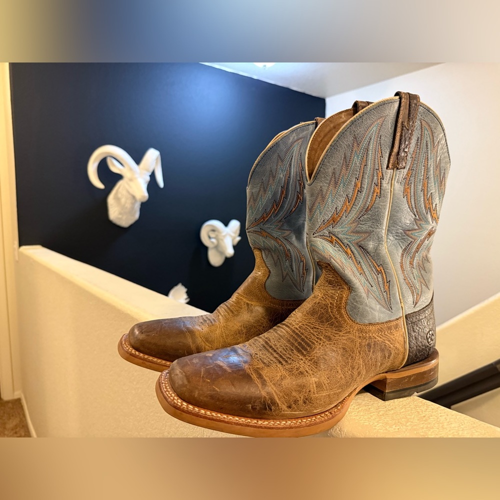 Ariat Brown and Blue Cowboy Boots. Size 10D